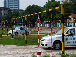 ������ɽӥ��У